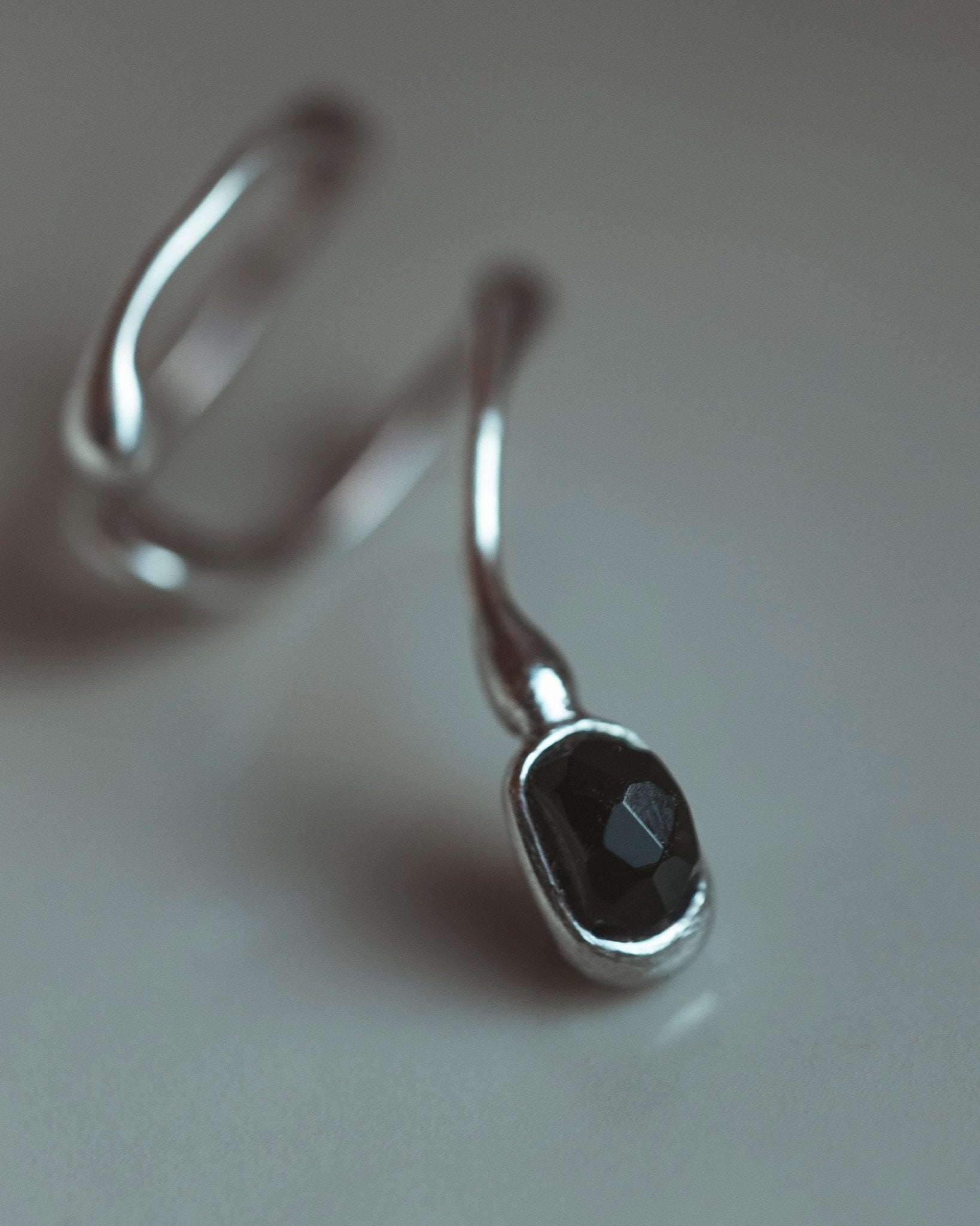 Jana Onyx Earcuff Nella & Sina