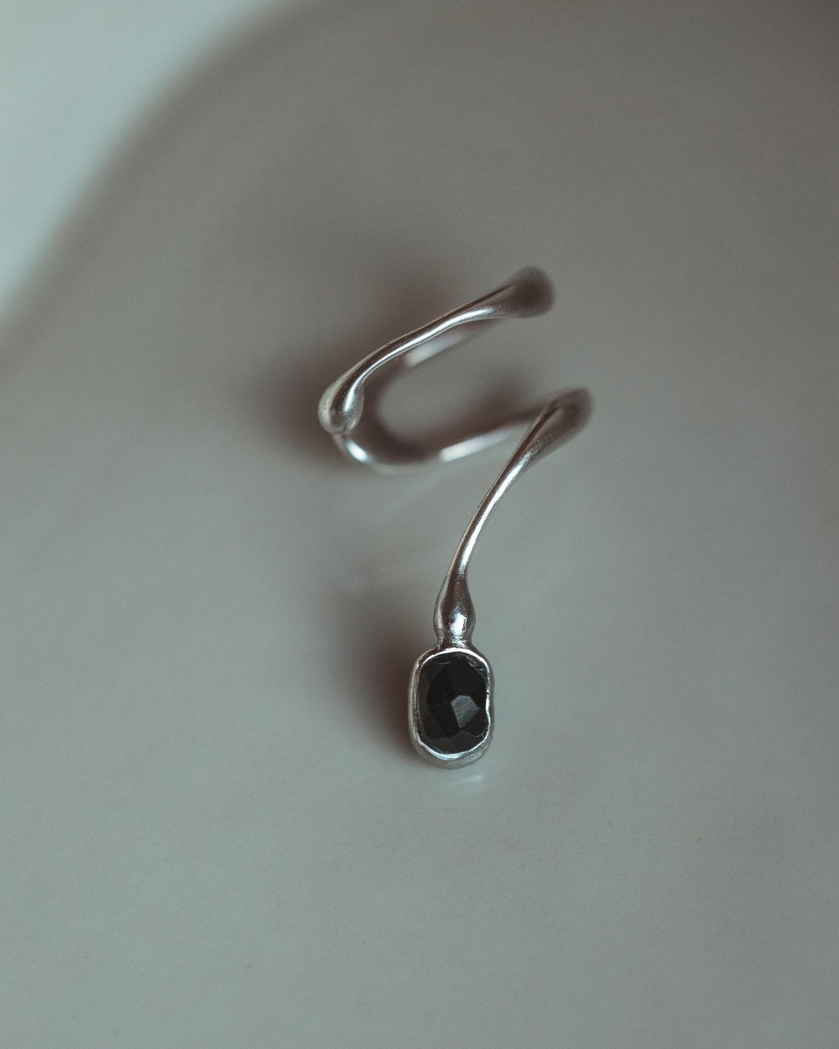 Jana Onyx Earcuff Nella & Sina